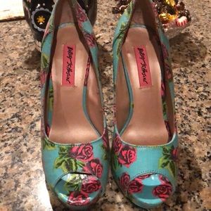 Betsy Johnson peep toe pumps
